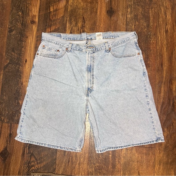 Levi’s relaxed fit 90s style jean shorts size 42 - Picture 1 of 4